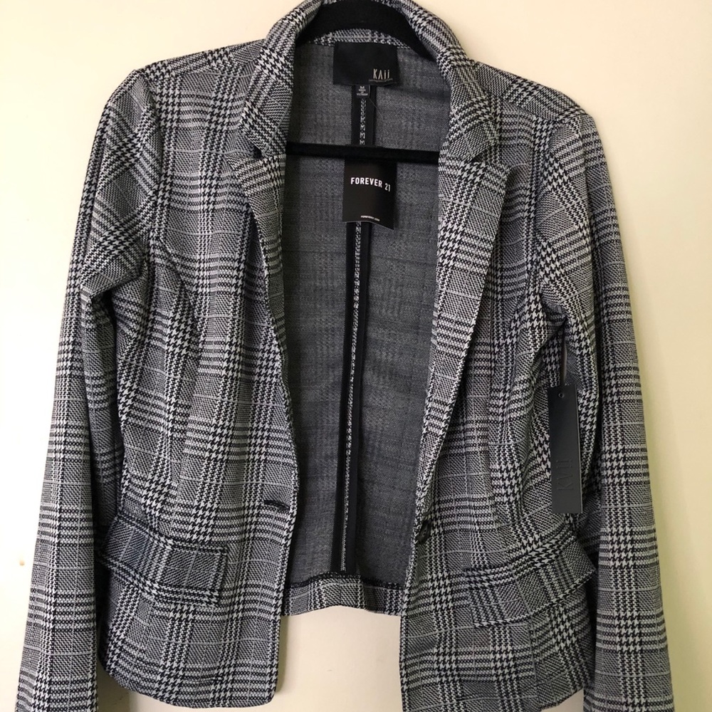 Brand new blazer from forever 21!! Black&white.